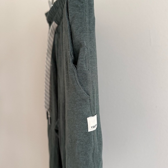 Vuori women’s Joggers - Picture 3 of 7